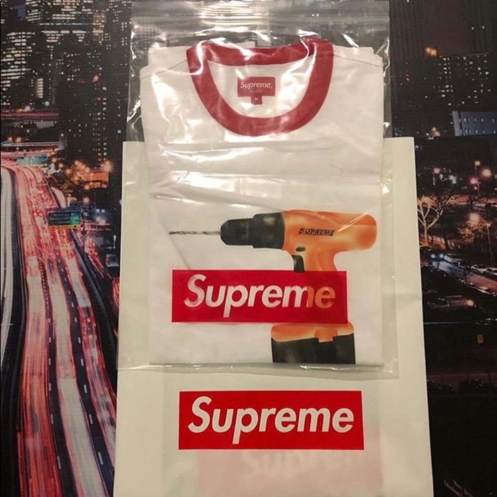 Supreme tee